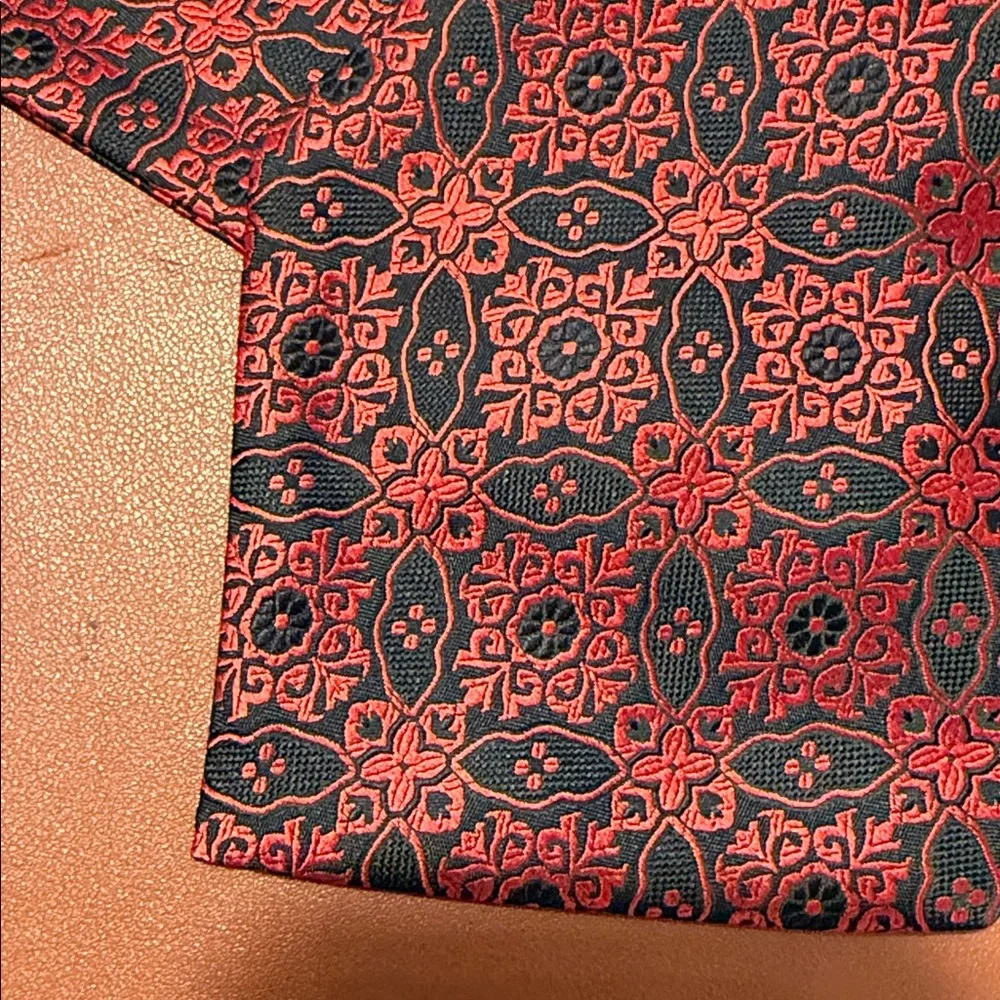 Elegant Red and Black Paisley Ascot Cravat